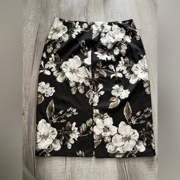 Carole Wren Floral Skirt - Picture 3 of 3